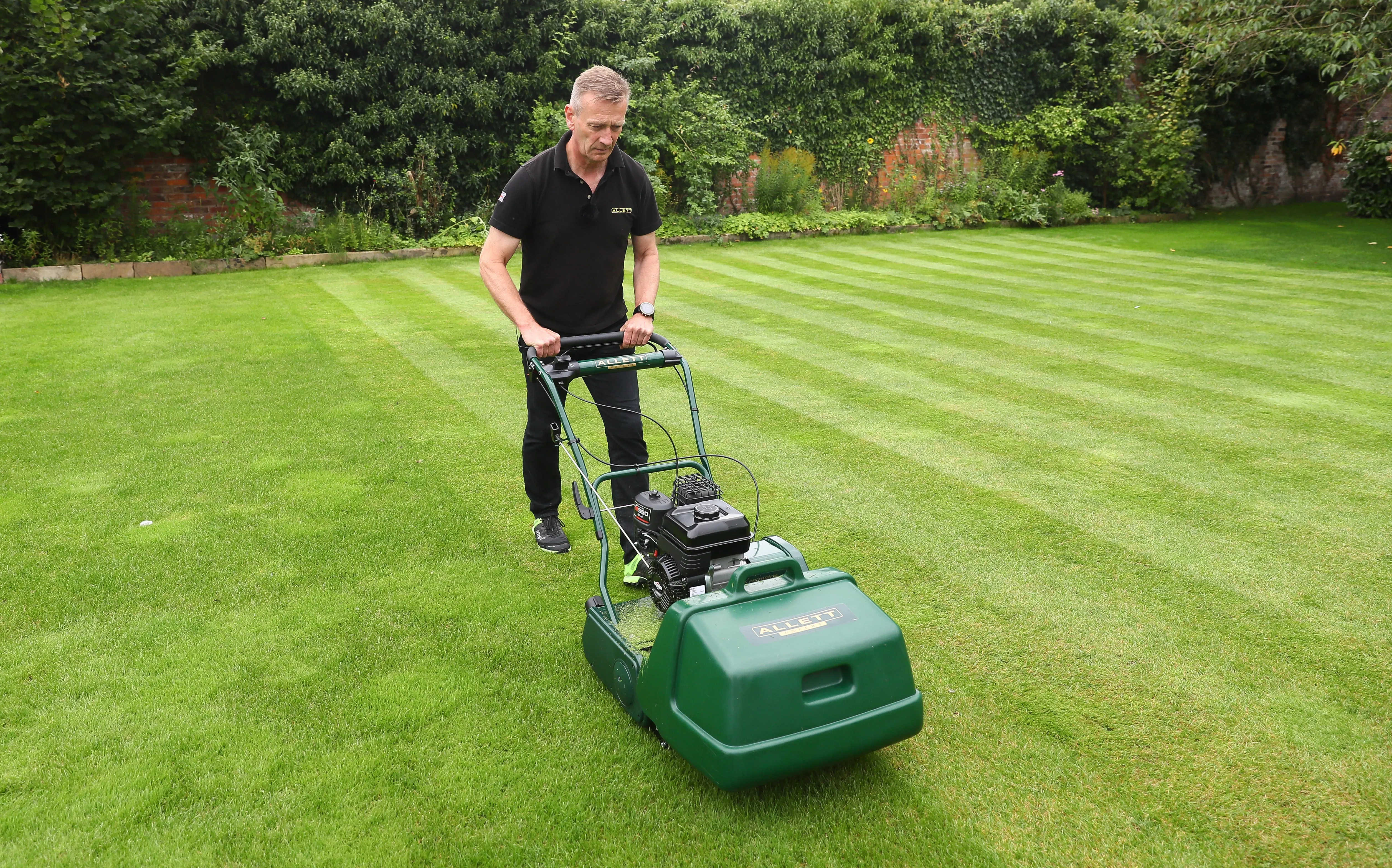 Allett Kensington 17 Petrol Cylinder Mower (Honda or Briggs Engine)