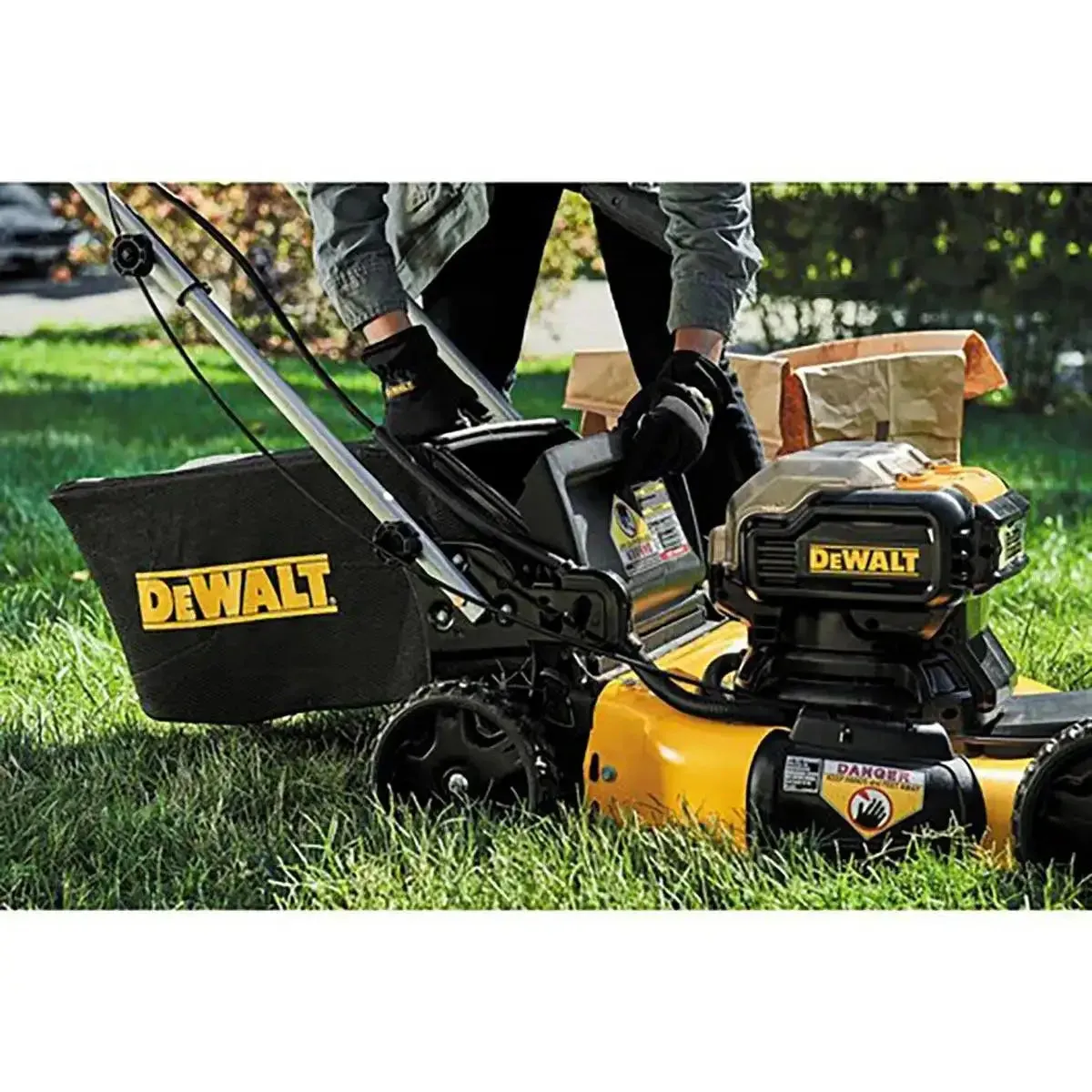 DeWalt 20V MAX 21.5in FWD Self-Propelled Lawn Mower