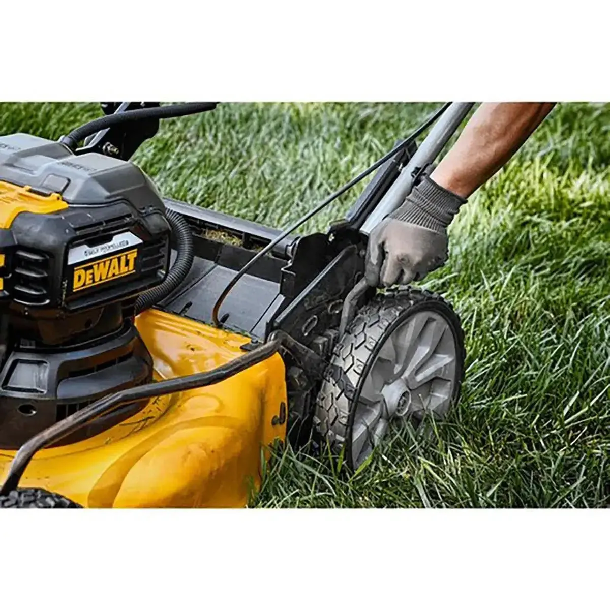 DeWalt 20V Max XR 21-1/2 Inch Mower Kit