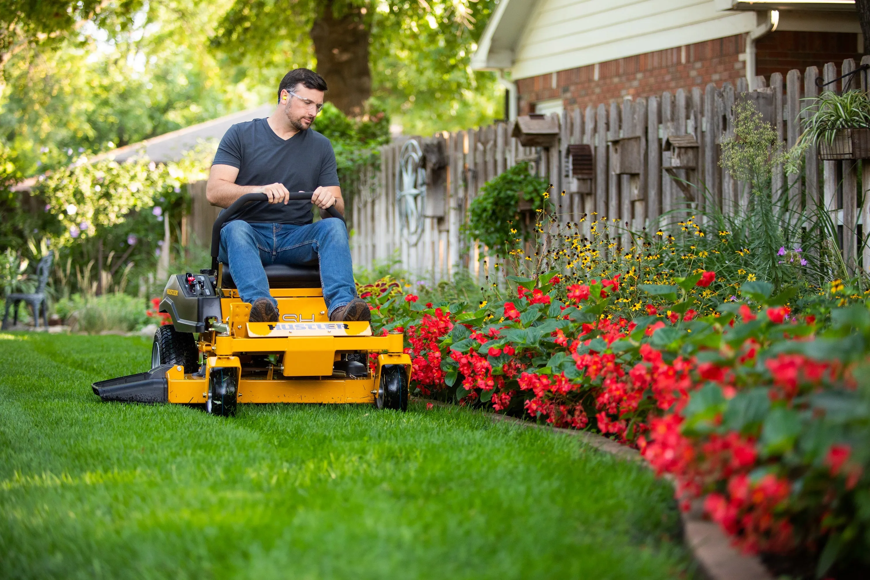 Hustler Dash XD 34" Residential Zero-Turn Mower w/ Kawasaki FR541 (15HP)