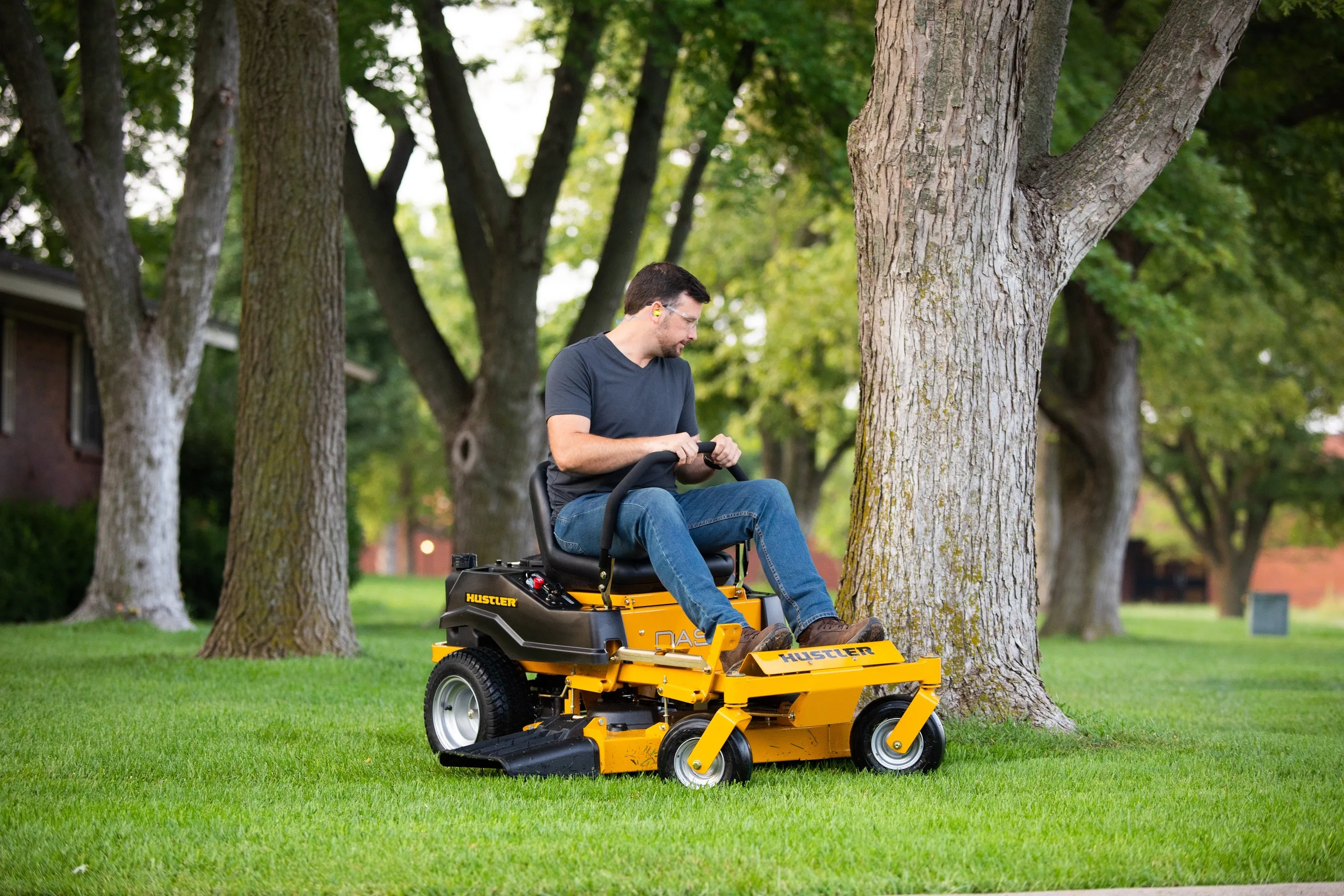 Hustler Dash XD 34" Residential Zero-Turn Mower w/ Kawasaki FR541 (15HP)