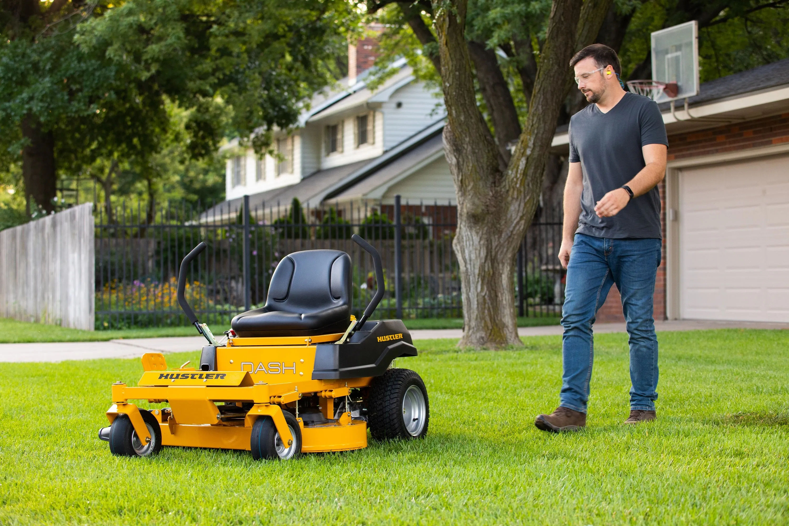 Hustler Dash XD 34" Residential Zero-Turn Mower w/ Kawasaki FR541 (15HP)