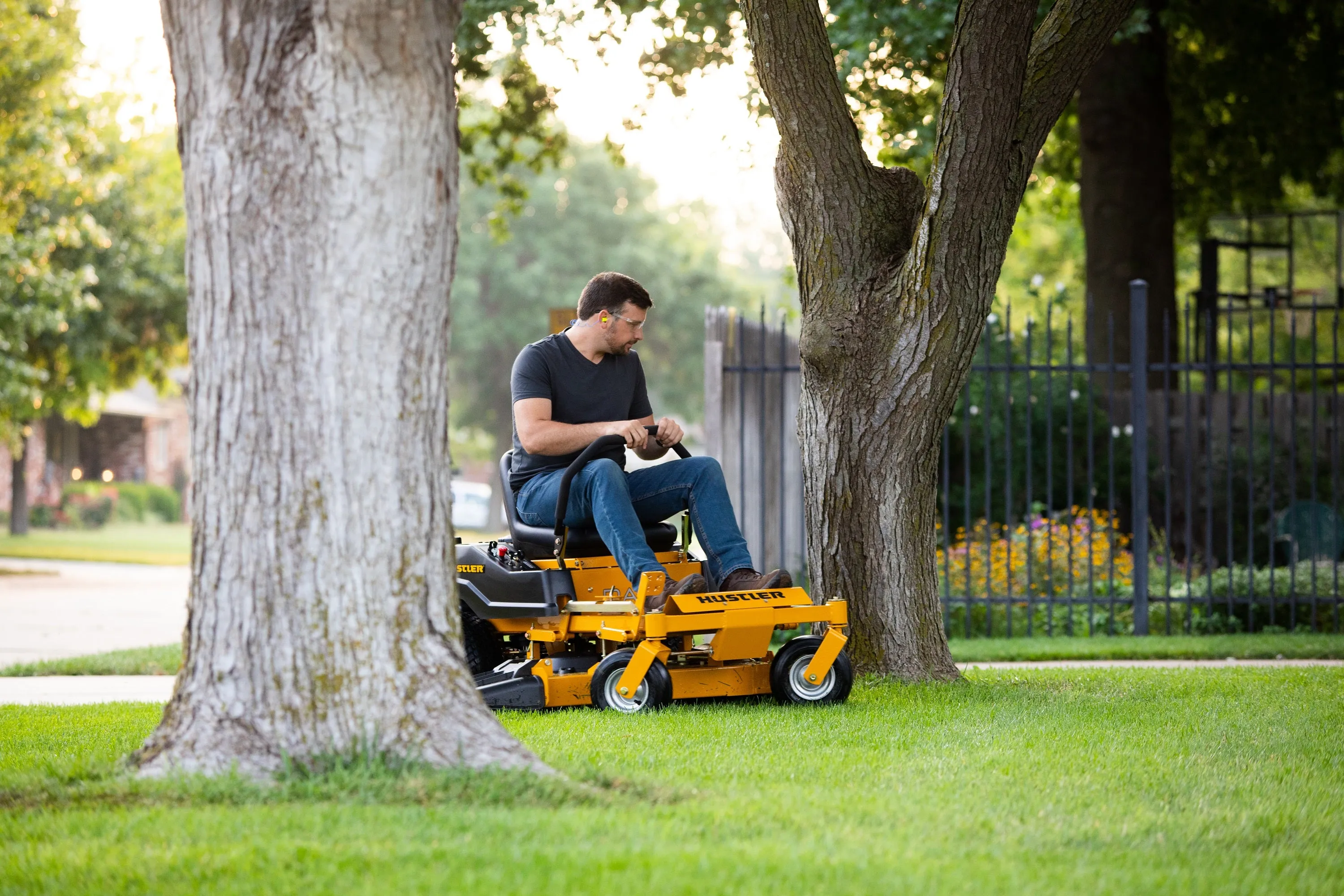 Hustler Dash XD 34" Residential Zero-Turn Mower w/ Kawasaki FR541 (15HP)