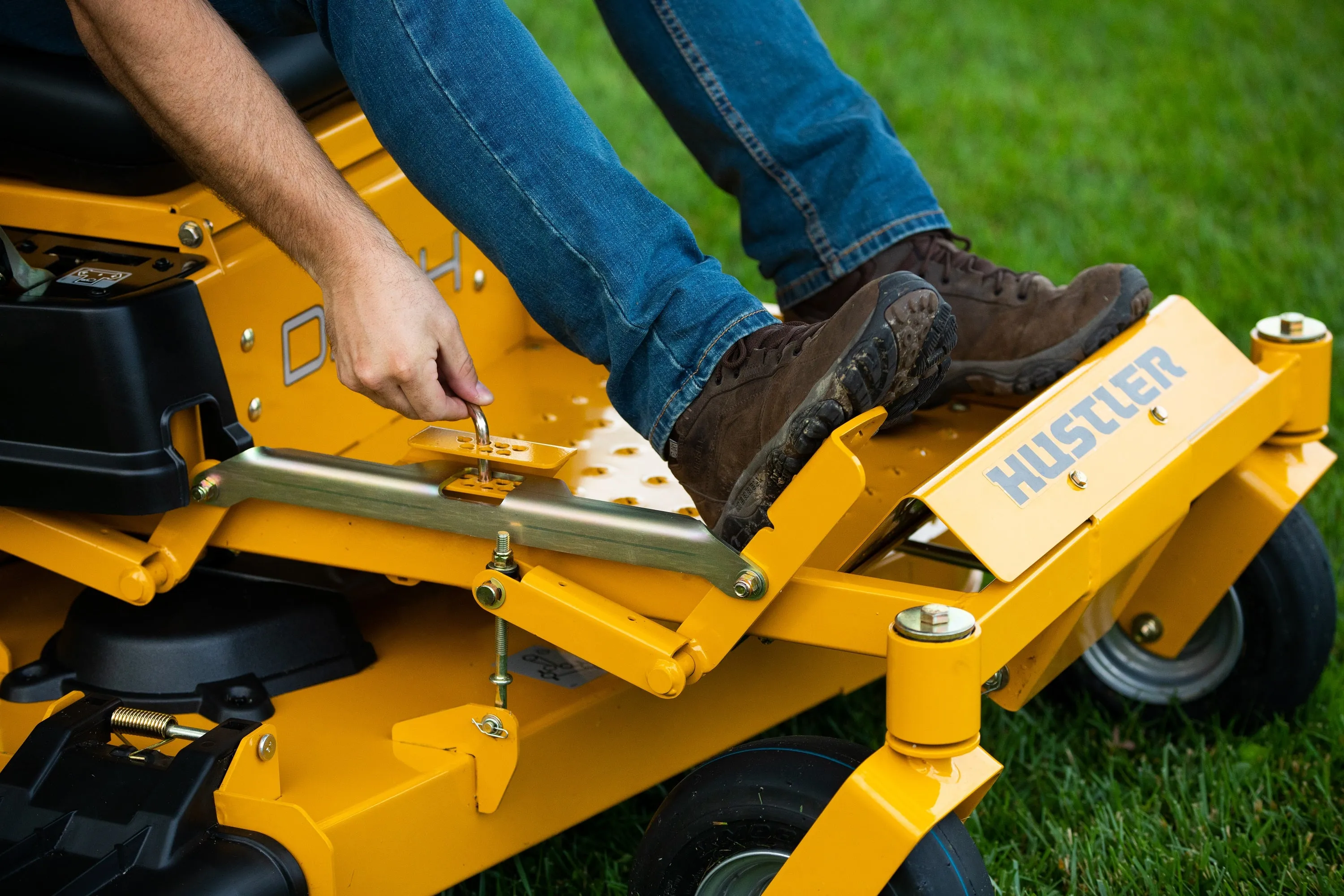 Hustler Dash XD 34" Residential Zero-Turn Mower w/ Kawasaki FR541 (15HP)