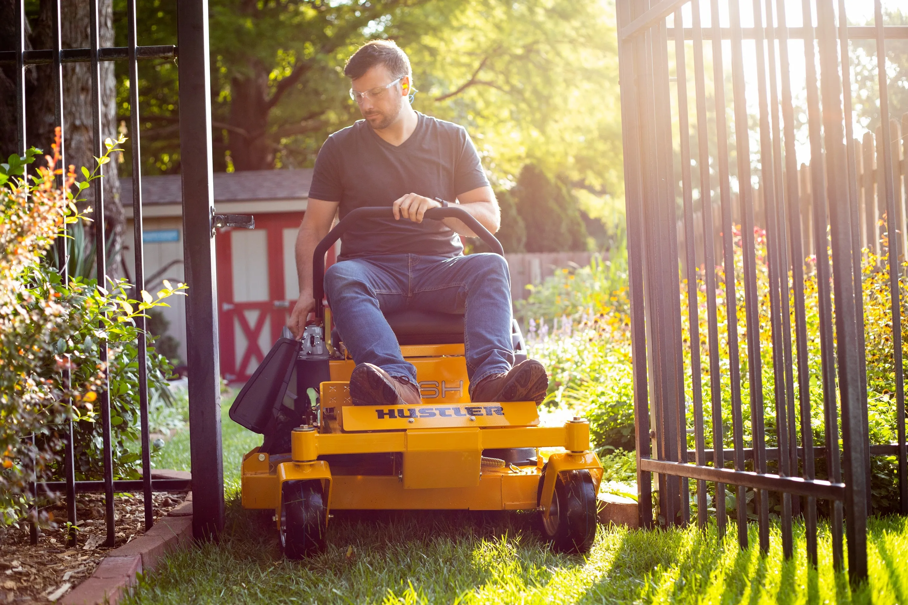 Hustler Dash XD 34" Residential Zero-Turn Mower w/ Kawasaki FR541 (15HP)