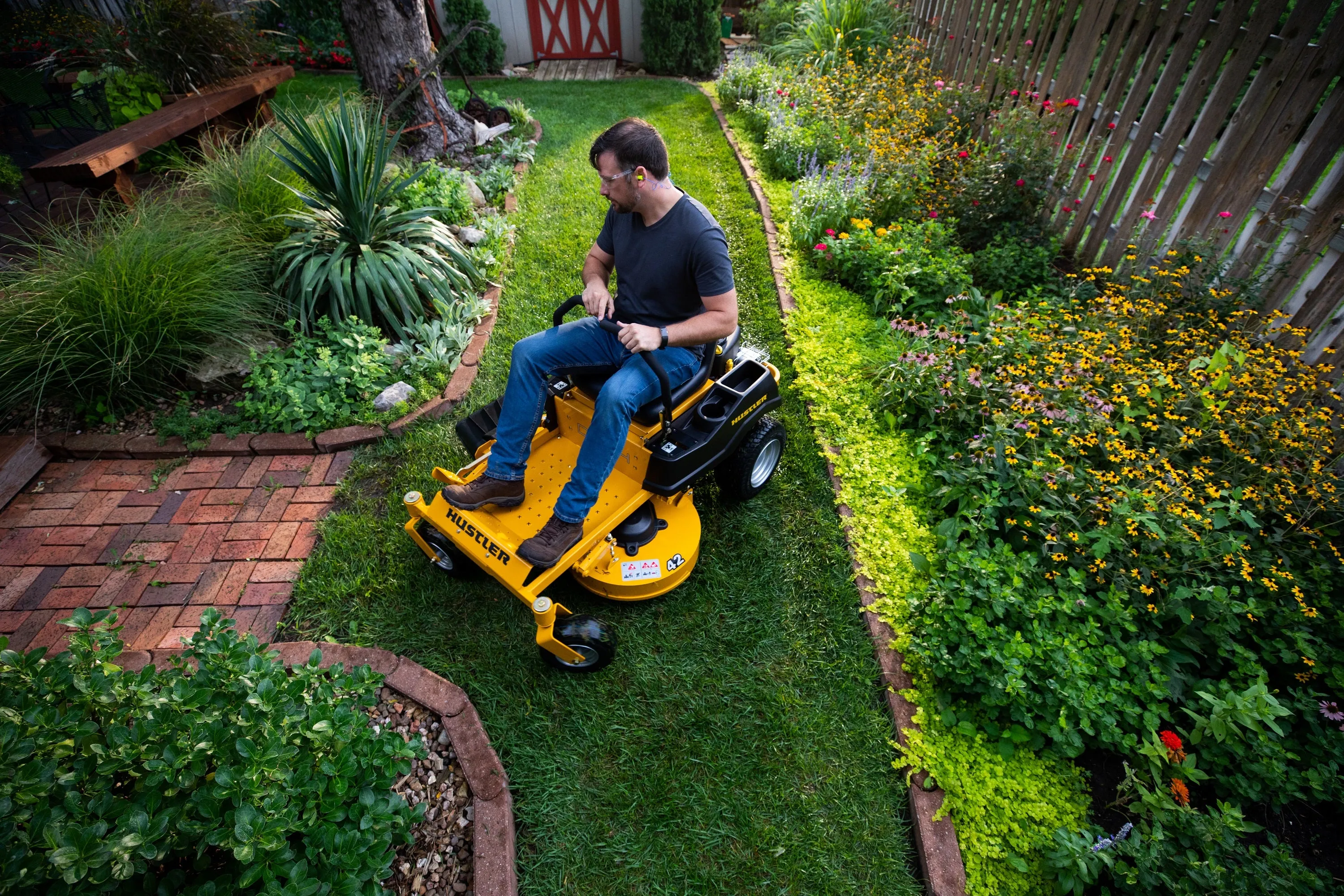 Hustler Dash XD 34" Residential Zero-Turn Mower w/ Kawasaki FR541 (15HP)
