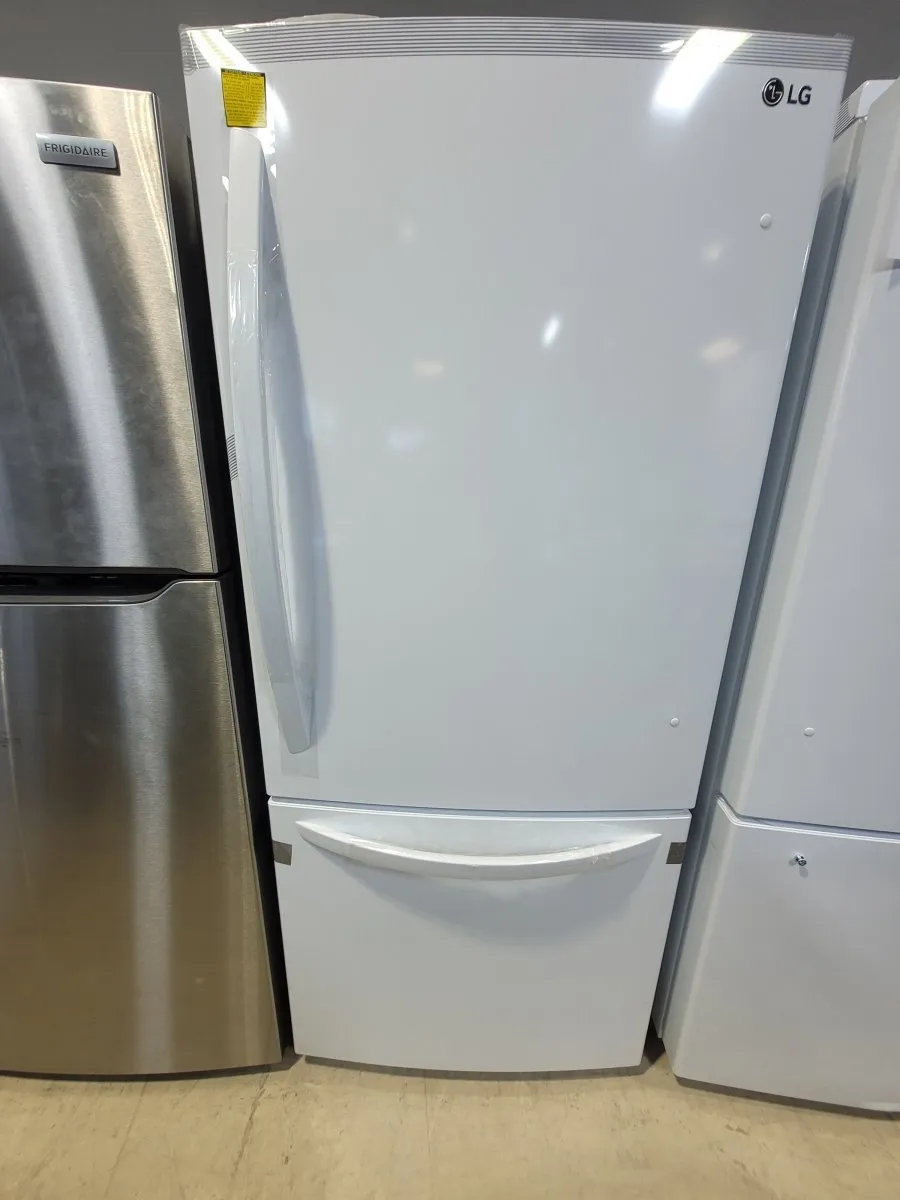 LRDNS2200W - REFRIGERATORS - LG - Bottom Freezer - White - Open Box