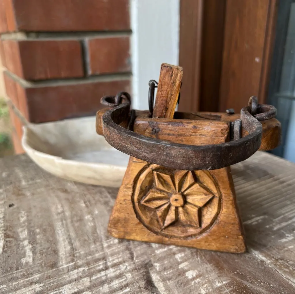 Mahira 1 :  Telephone shaped wooden container