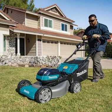 Makita 40V Max XGT Brushless 21 In. Self‑Propelled Commercial Lawn Mower Kit