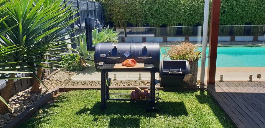 Offset Smoker BBQ - Flaming Coals