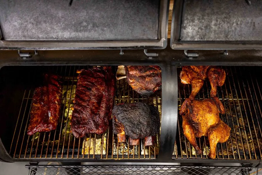 Offset Smoker BBQ - Flaming Coals