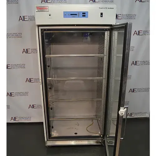 Thermo Forma 3950 reach-in incubator w/internal doors